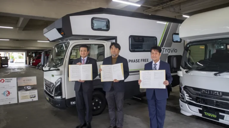 キャンピングカーを活用した災害対応とフェーズフリー普及へ｜ 八王子市・ベルネット・日本特種ボディーが三者協定を締結